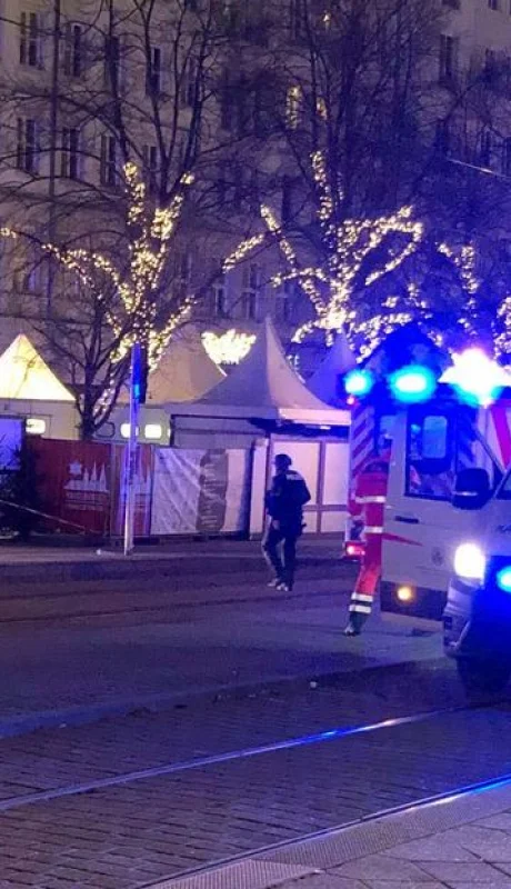 Un raid de locura en un apacible mercado al aire libre provocó entre 60 y 80 víctimas.