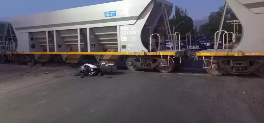 Moto chocó con un tren de carga/ Fuente: Ministerio de Seguridad