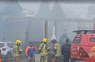Brasil: una avioneta se estrelló en zona comercial y dejó al menos 9 muertos