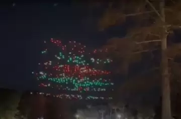 Desperfectos en espectáculo de drones deja un niño grave y decenas de heridos