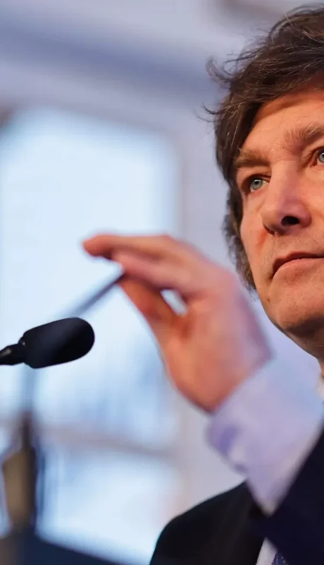 Javier Milei está acusado de promover una criptomoneda que se desplomó a los pocos minutos