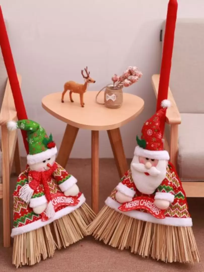 Escobas que barren la mala suerte.