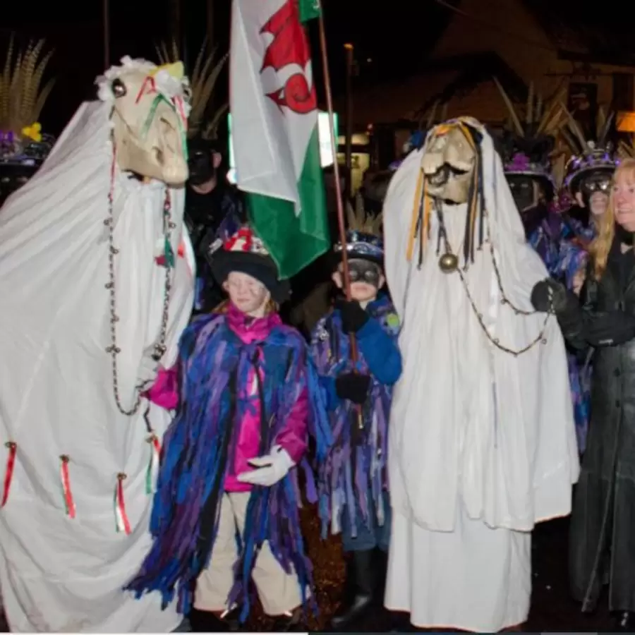 Gales: a desfilar se ha dicho.