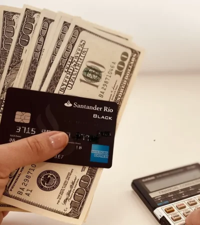 Que gastar en dólares no sea perjudicial    /