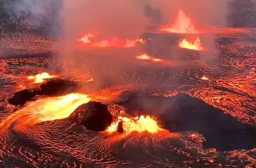 Fuerte erupción navideña sorprende a Hawái