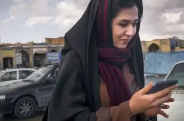 El descontento social obliga a levantar la prohibición de WhatsApp