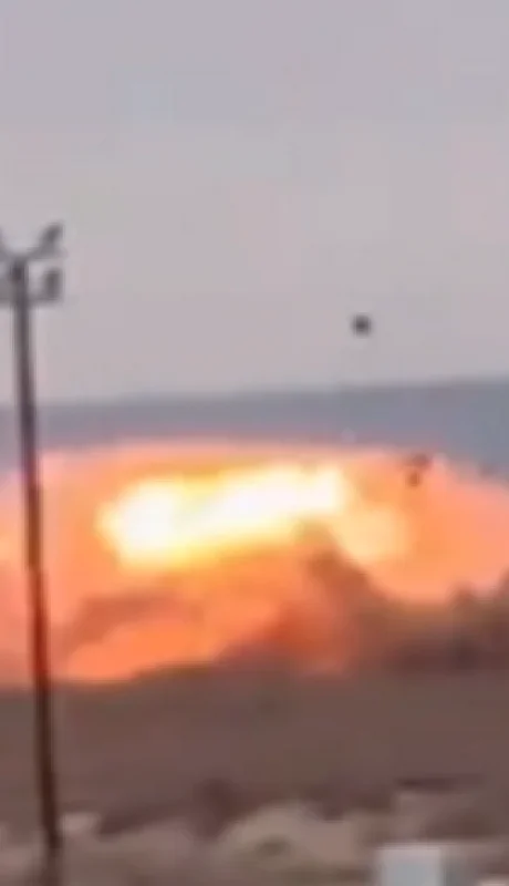 Captura de pantalla del momento en el que la aeronave toca tierra y explota en el mismo instante.