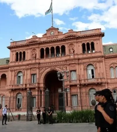 Una Navidad con tintes políticos: saludos de Milei, La Cámpora y todo el arco ideológico