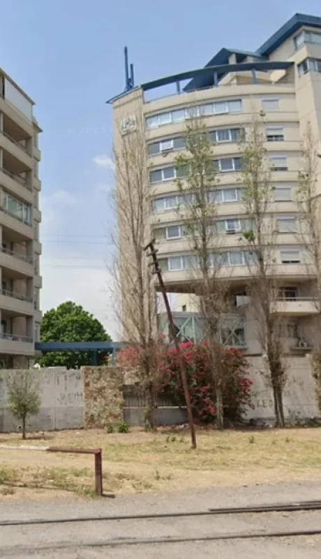 Tragedia navideña en Salta: un hombre cayó al vacío desde un octavo piso