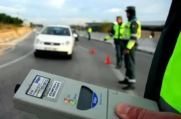 Se negó a hacerse el test de alcoholemia y atropelló a una agente de tránsito