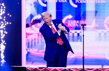 Trump con espíritu navideño: "Feliz Navidad a los lunáticos radicales de izquierda"