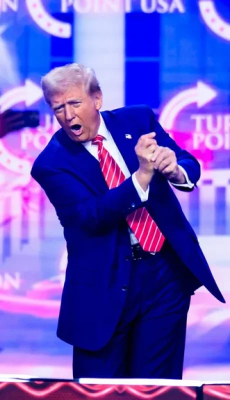 Fiel a su estilo, el magnate repartió dardos navideños en varias cuestiones que lo tienen como el centro de la discordia.