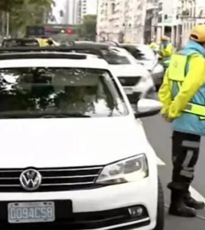 Diplomáticos rusos demorados en Recoleta.