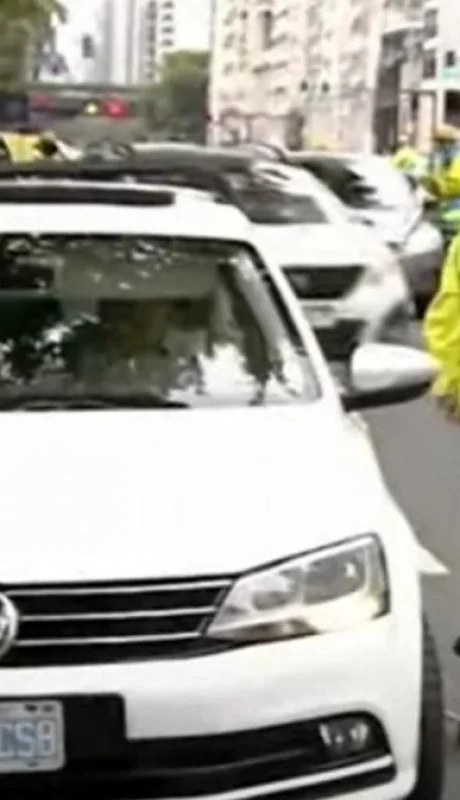 Diplomáticos rusos demorados en Recoleta.