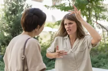 Las señales de alerta que indican que alguien no merece tu ayuda