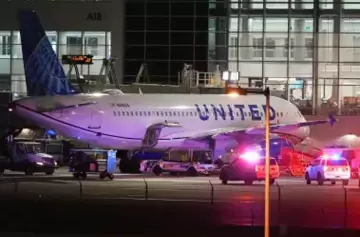 ¿De quién es el cadáver encontrado en el hueco de la rueda de un avión?