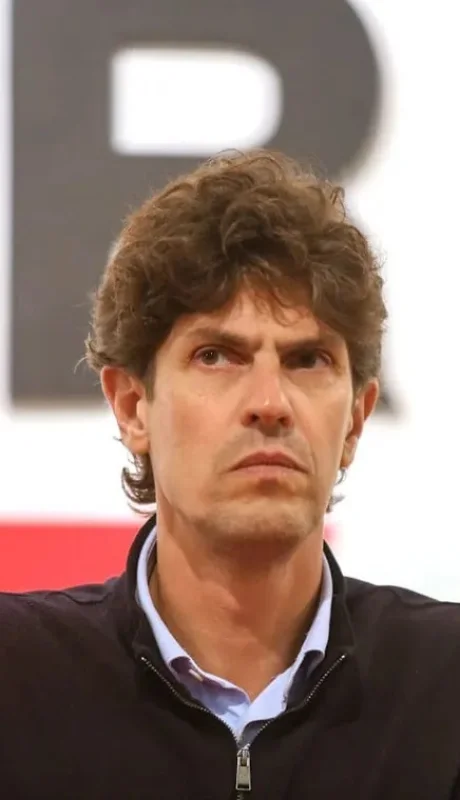 Crisis de identidad en la UCR: la pelea por el "sello" radical llega a su punto máximo