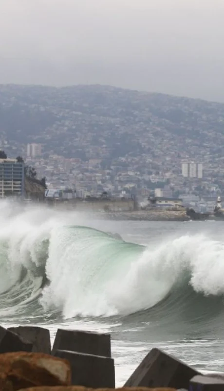 Peligro en las playas chilenas: marejadas amenazan fin de año