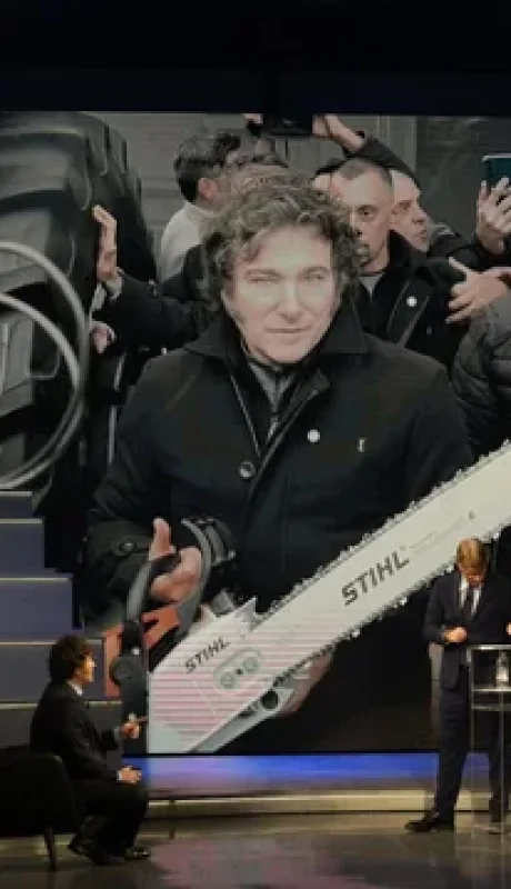 Más motosierra con una fuerte batería de decretos