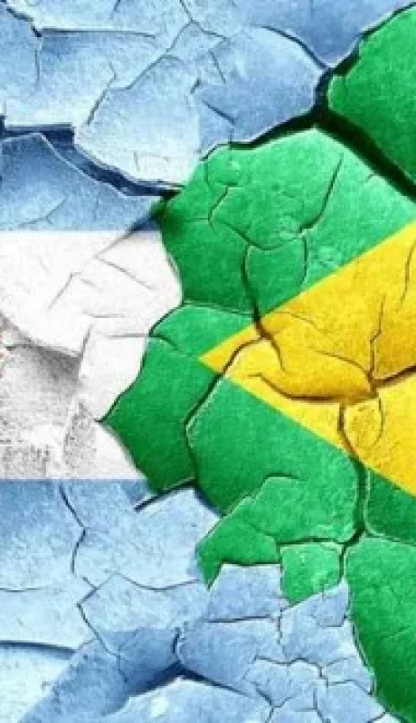 Un peso argentino emergente, y un real "planchado".