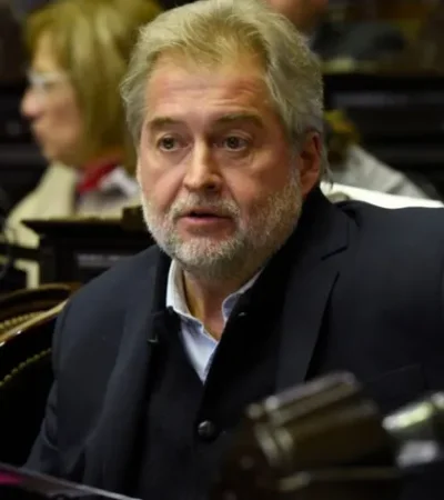 Mirabella apagó la luz de su banca y se despidió del PJ para formar un bloque autónomo.