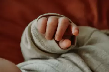 ¡Aberrante! Una bebé de 15 meses murió golpeada brutalmente por un hombre