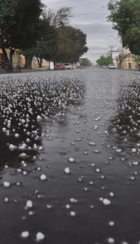 Mendoza en alerta amarilla por granizo y fuertes ráfagas este domingo