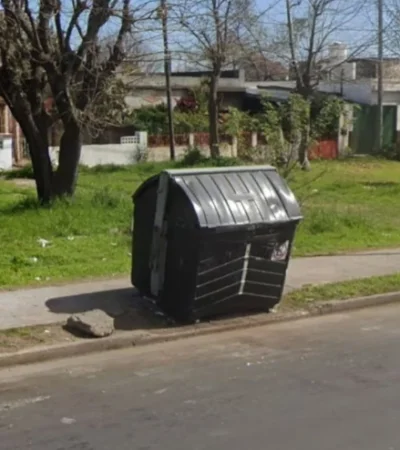 El hallazgo lo realizó un hombre que revisaba la basura en el interior de un contenedor.