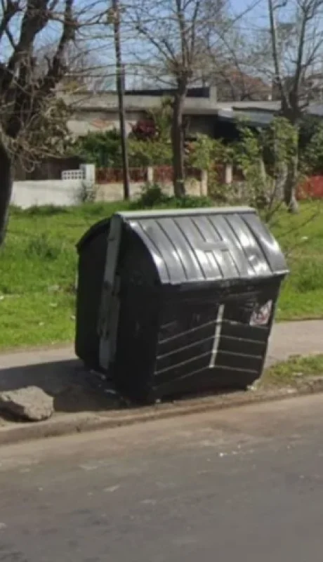 El hallazgo lo realizó un hombre que revisaba la basura en el interior de un contenedor.