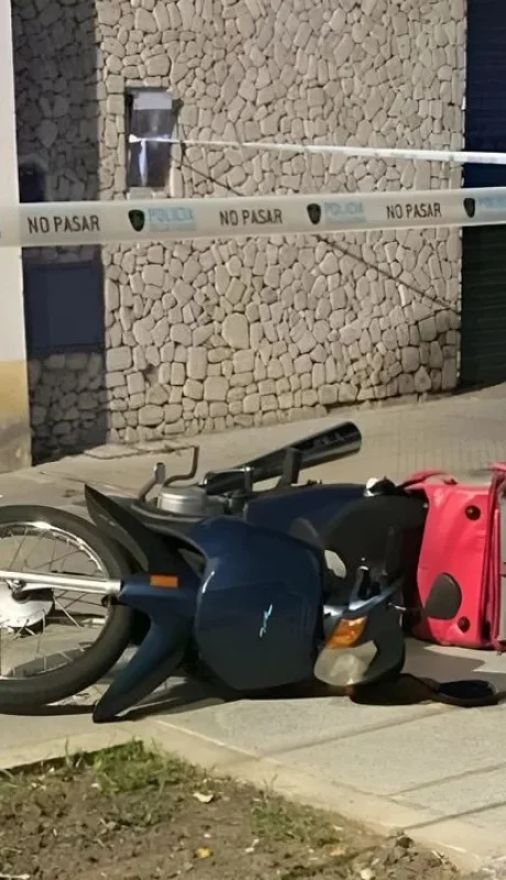 La moto del repartidor.