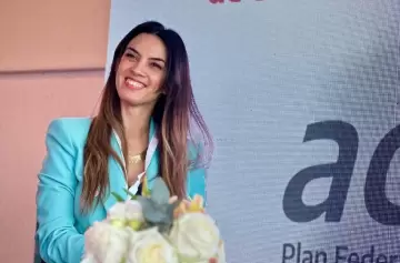 Scioli le pidió la renuncia a la subsecretaria de Turismo por irse de vacaciones a Europa