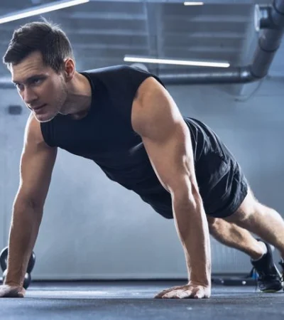 La edad aconsejable para realizar flexiones es hasta los 65 años. Luego de ese límite, conviene consultar con el médico de cabecera.