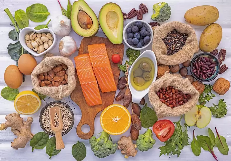 Una dieta equilibrada y sana ayuda a prevenir enfermedades mentales y cardiovasculares.