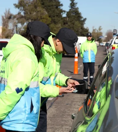 Esto es lo que necesitás para conducir un auto ajeno durante las vacaciones