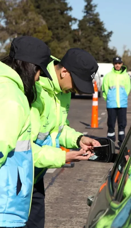 Esto es lo que necesitás para conducir un auto ajeno durante las vacaciones