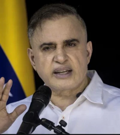 El duro fiscal chavista garantizó la integridad del gendarme.