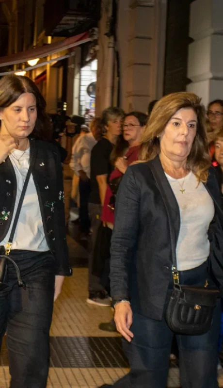 Bárbara Lanata, una de las hijas del periodista, y su madre Andrea Rodríguez.