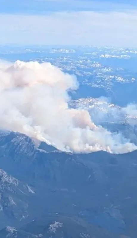 El incendio en el Parque Nacional Nahuel Huapi desde el aire.