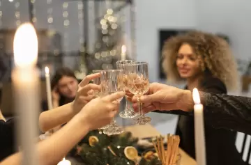 ¿Cómo decidir con quién pasar Año Nuevo? Las claves psicológicas a tener en cuenta