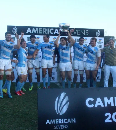Equipo de Pumas 7 campeón en 2016