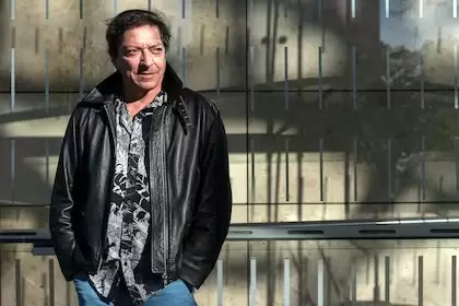 El guitarrista de la banda Virus, Julio Moura.