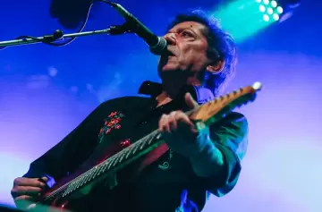 Práctica sadomasoquista y tragedia: investigan a Julio Moura, guitarrista de Virus