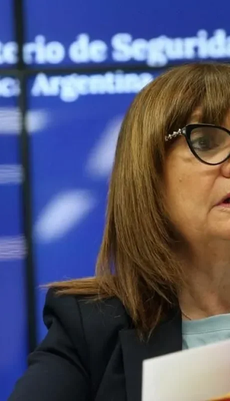La ministra de Seguridad rechaza el argumento de que el gendarme es un servicio infiltrado.