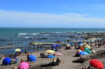 El pueblo donde viven apenas nueve personas y tiene un mar deseado por todos