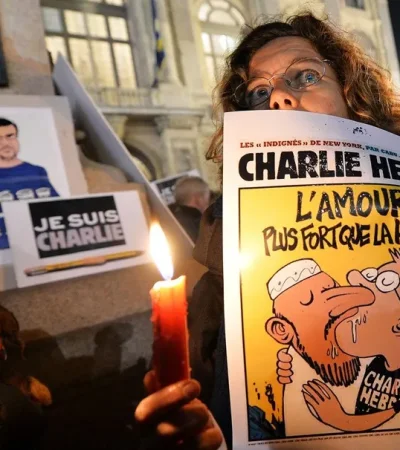 La revista, fundada en 1970, será siempre recordada por ser víctima del extremismo religioso.