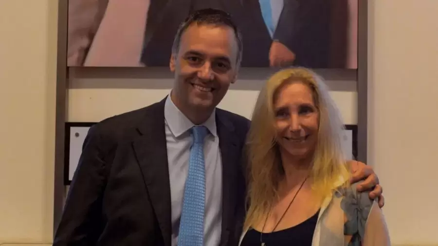 Karina y Adorni posibles candidatos oficialistas