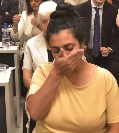 Acompañada de su abogado, Brenda Agüero rompió en llanto en la primera jornada del juicio oral.