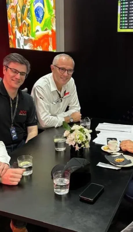 La Fórmula 1 podría llegar a Argentina en el Daniel Scioli junto a Stefano Domenicali y Torben Olsen en San Pablo./