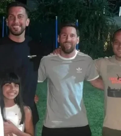 Leo junto a sus amigos en la juntada en Funes