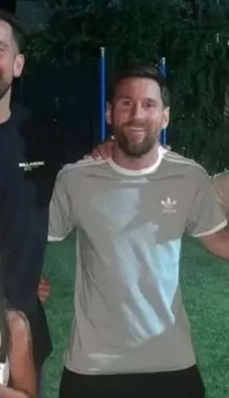 Leo junto a sus amigos en la juntada en Funes